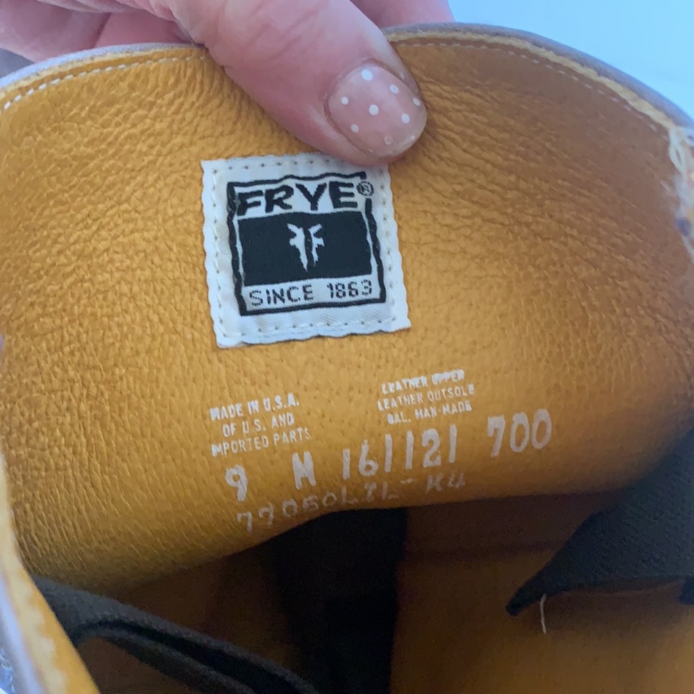 GORGEOUS FRYE Campus Boots in rare lavender color - Picture 6 of 10